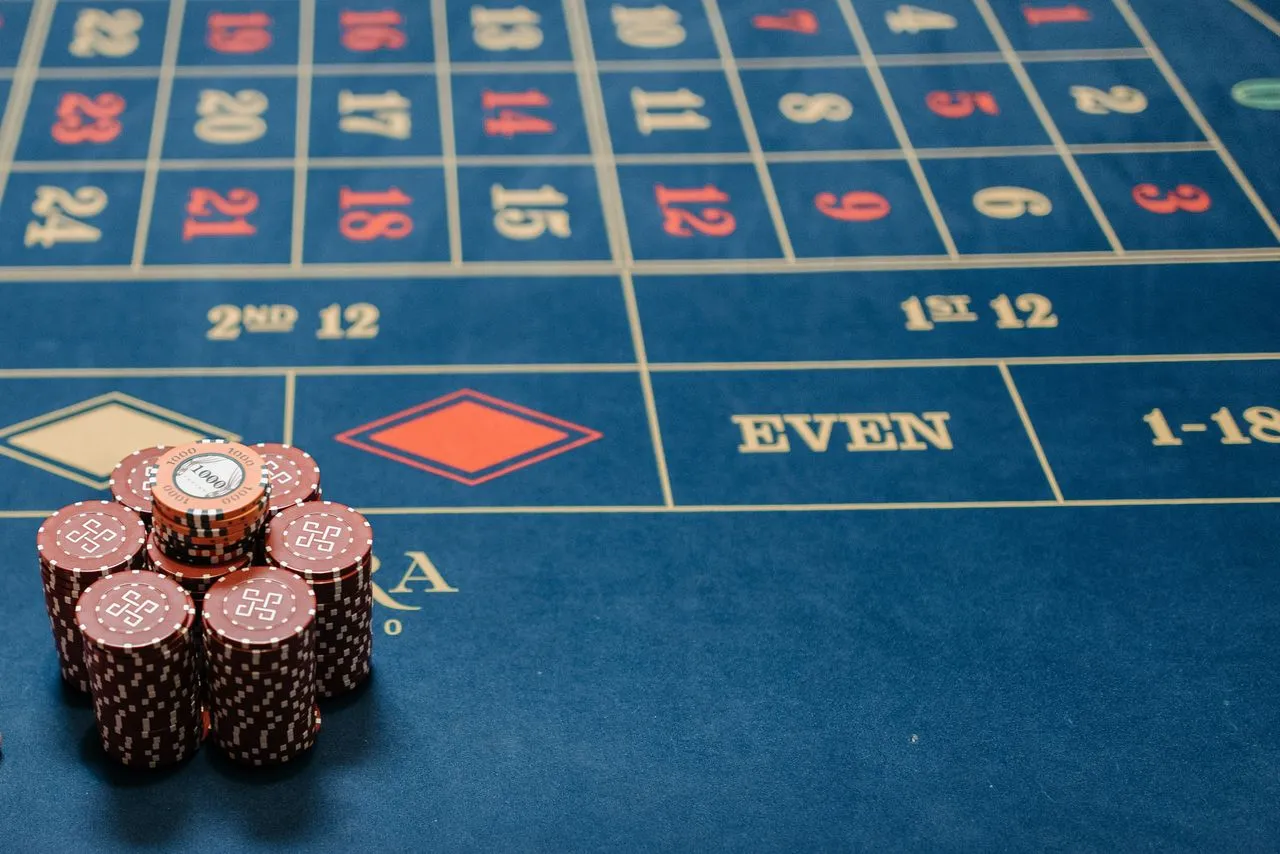 Evening gaming event with elegant lighting